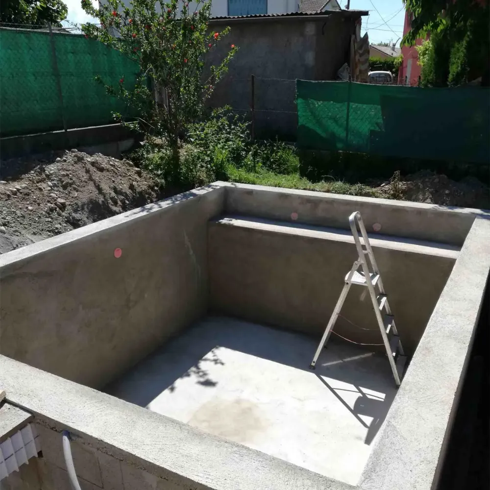 Piscine béton à Barlest